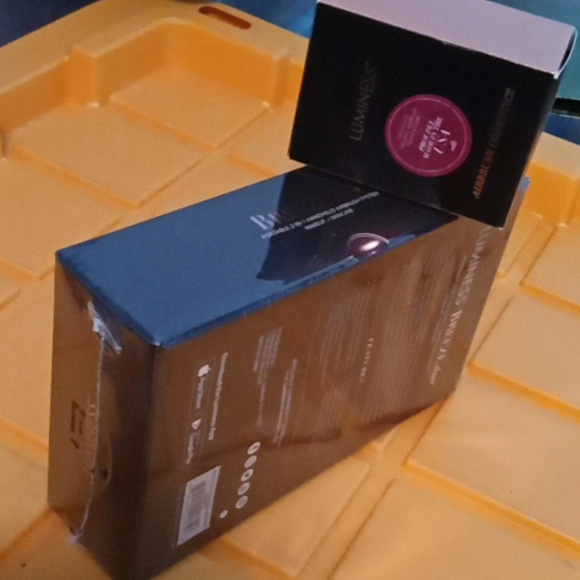 Luminess Breeze Duo Airbrush in Black and Gold With Medium Cosmetic Makeup - Picture 8 of 8